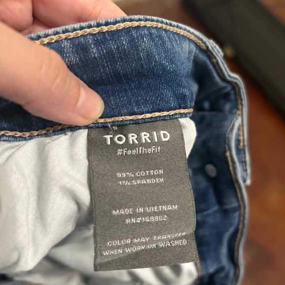 Torrid Jean Shorts. Size 16. - Picture 3 of 4